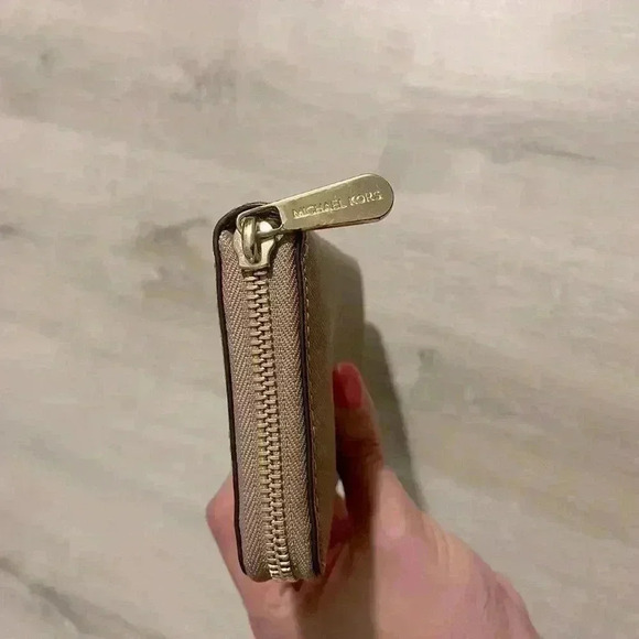 MICHAEL KORS Saffiano Leather Wallet - Picture 9 of 9